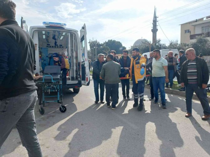 Aniden Hareket Eden Minibüs Motosiklete Çarptı
