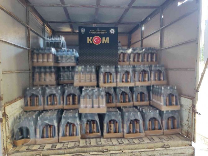2 Bin 544 Şişe Sahte İçki İle 400 Kilo Gümrük Kaçağı Tütün Ele Geçirildi