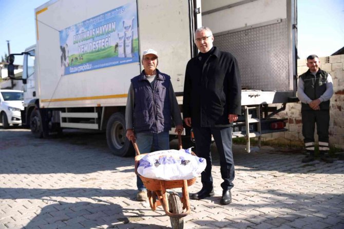 Aydın Büyükşehir Belediyesi’nden Küçük Aile İşletmelerine Yem Desteği Sürüyor