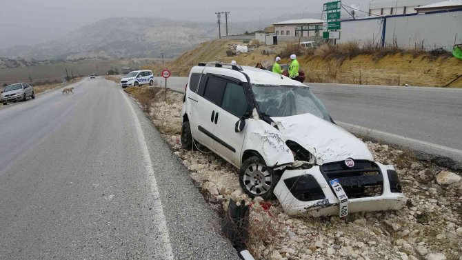 Burdur’da Refüje Çıkıp Takla Atan Aracın Sürücüsü Hayatını Kaybetti