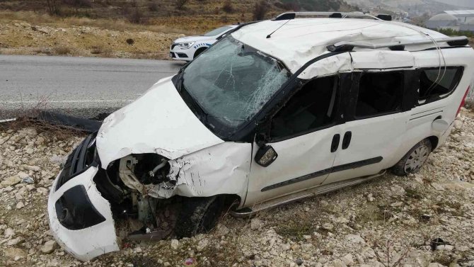 Burdur’da Refüje Çıkıp Takla Atan Aracın Sürücüsü Hayatını Kaybetti