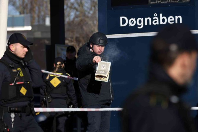 Aşırı Sağcı Rasmus Paludan Bu Kez Danimarka’da Kur’an-ı Kerim Yaktı
