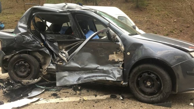 Isparta’da Polis Aracıyla Otomobil Çarpıştı: 1 Ölü, 2 Yaralı