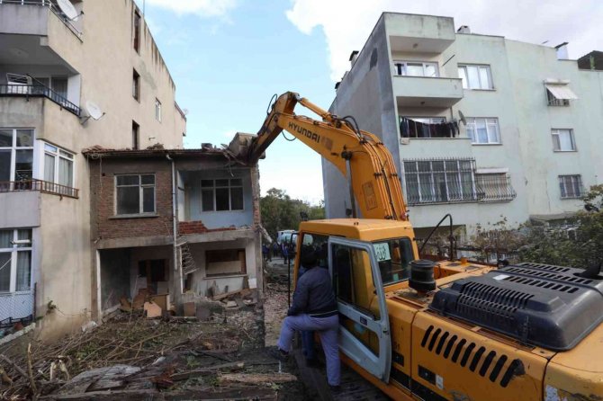 Kocaeli’de 1 Yılda 100 Bina Yıkıldı