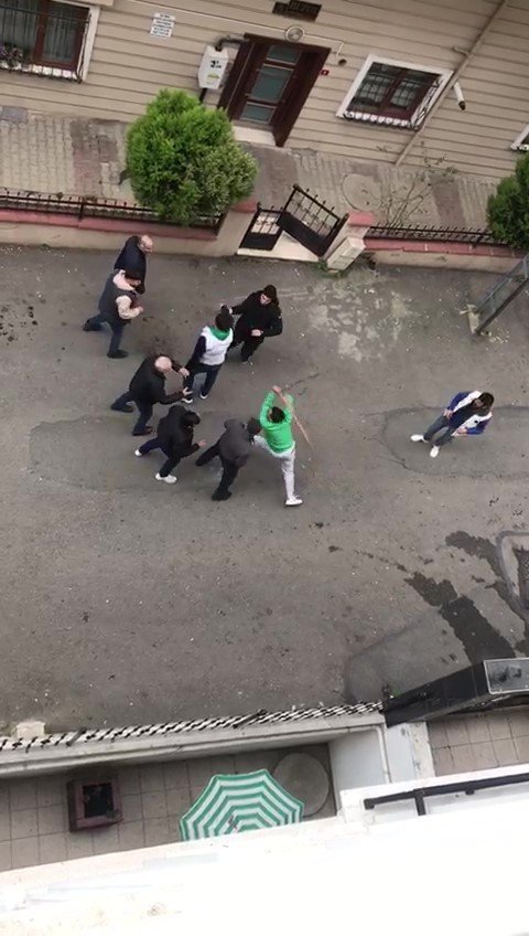 Pendik’te Bıçaklı Sopalı Kavgada Ortalık Savaş Alanına Döndü