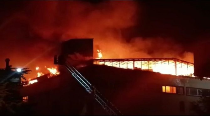 Pendik’te Cam Plastik Fabrikasında Yangın
