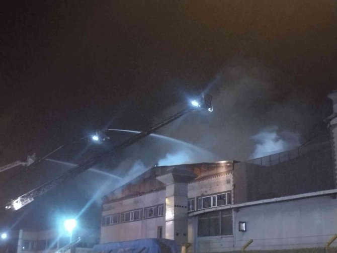 Pendik’te Cam Plastik Fabrikasındaki Yangın Kontrol Altına Alındı