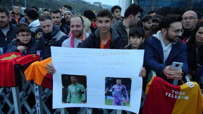 Galatasaray Kafilesine Coşkulu Karşılama