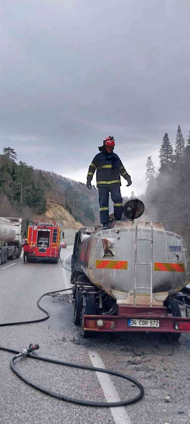 Zonguldak’ta Mazot Yüklü Tanker Yangında Kullanılamaz Hale Geldi