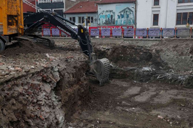 Kütahya 30 Ağustos İ̇ş Merkezi’nde Hafriyat Mesaisi