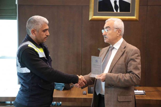 Yanan Kamyondan Yaralıları Kurtaran Akedaş Personeli Ödüllendirildi