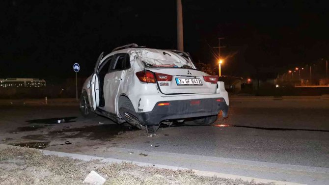 Kalp Krizi Geçiren Eniştesini Hastaneye Götürürken Kaza Yaptı: 3 Yaralı