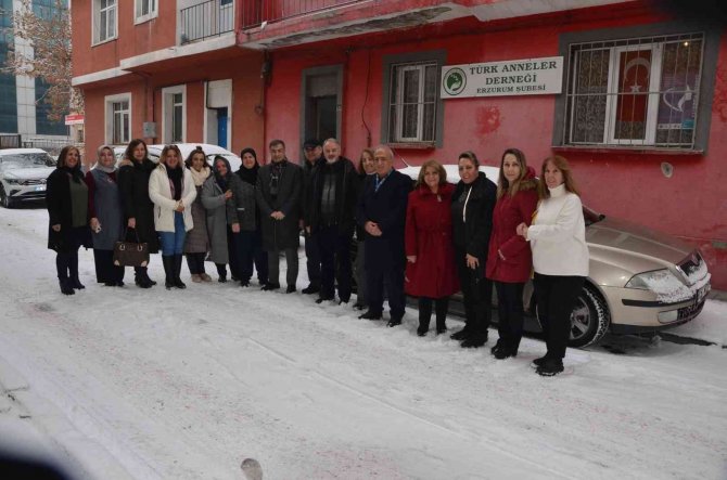 Atatürk Üniversitesi Rektörü Prof Dr Çomaklı, Türk Anneler Derneği Üyeleriyle Bir Araya Geldi