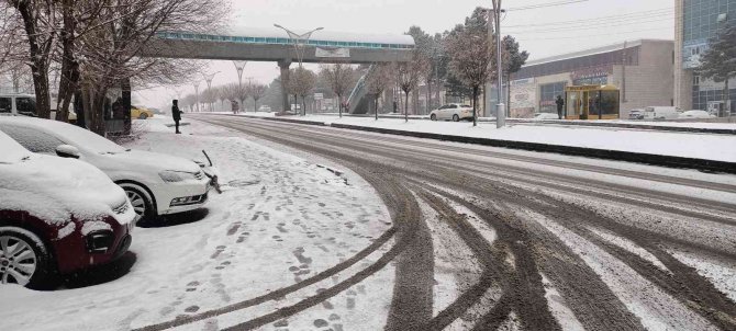 Bitlis’te Kar Yağışı Etkili Oldu