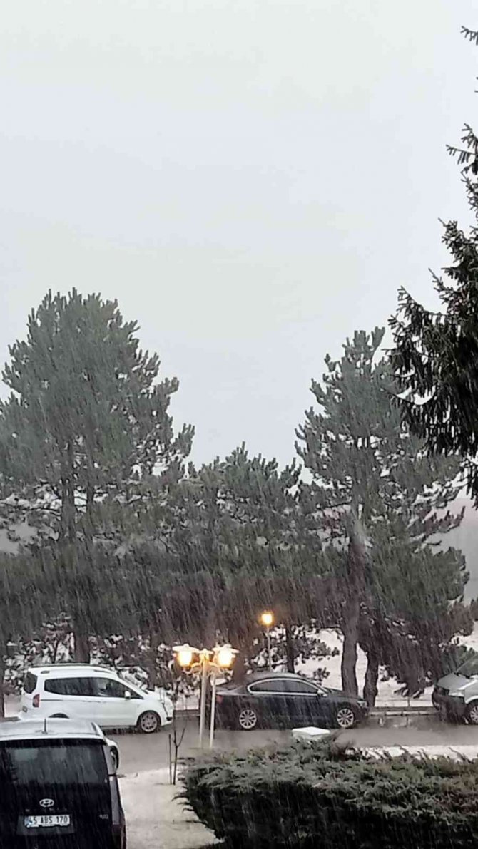 Abant’ta Kar Yağışı Başladı