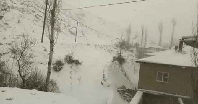 Kahramanmaraş’ta Kar Yağışıyla Bazı Bölgeler Beyaza Büründü