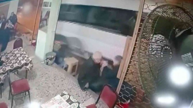 Bursa’da Yürekleri Ağza Getiren Anlar..minibüsün Altında Kalmaktan Kıl Payı Kurtuldular
