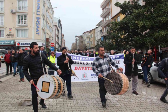 Çan’da Deve Güreşleri Öncesi Kortej Yürüyüşü Düzenlendi