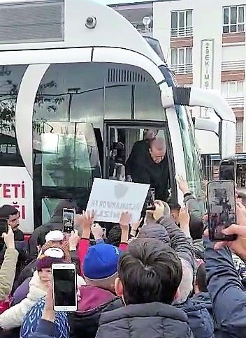Cumhurbaşkanı Erdoğan, Denizli’de Çocukları Sevindirdi