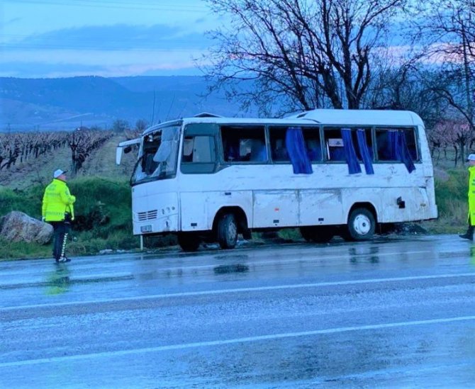 Yağış Sonrası Kayganlaşan Yolda 5 Araç Birbirine Girdi: 7 Yaralı
