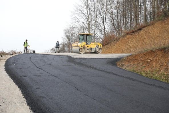 2022’de 100 Kilometreden Fazla Köy Yolu Asfalt Ve Beton Oldu