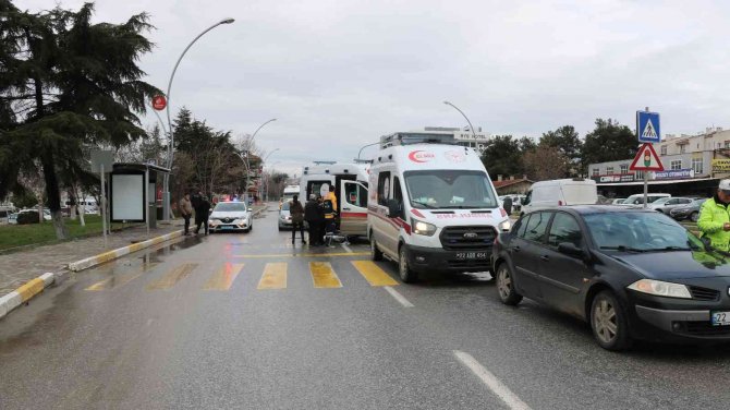 Edirne’de 3 Otomobilin Karıştığı Kazada İki Kişi Yaralandı