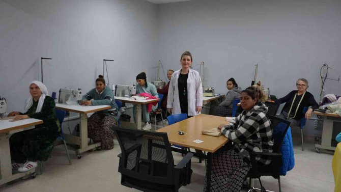 Aile Ve Sosyal Hizmetler Bakanlığı’ndan Kadınlara Çifte Destek