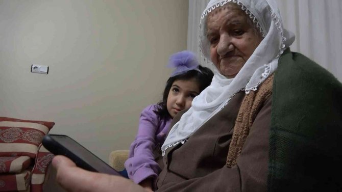 Şivesiyle Bir Şehri Kendine Hayran Bıraktı: 86’lık Raife Nine Sosyal Medyanın Yeni Fenomeni Oldu