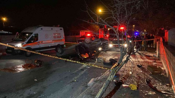 Erzincan’da Trafik Kazası: 1 Ölü, 1’i Ağır 2 Yaralı