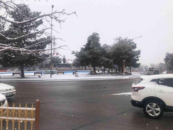 Erzurum’da Beklenen Kar Geldi