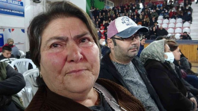 Muğla Toki̇ Konutları Kurasında Gözyaşlarını Tutamadı