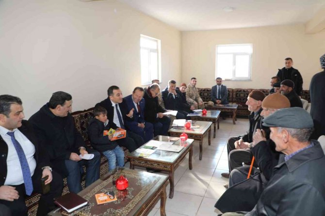Vali Öksüz’ün Köy Ziyaretleri Devam Ediyor