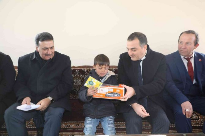 Vali Öksüz’ün Köy Ziyaretleri Devam Ediyor