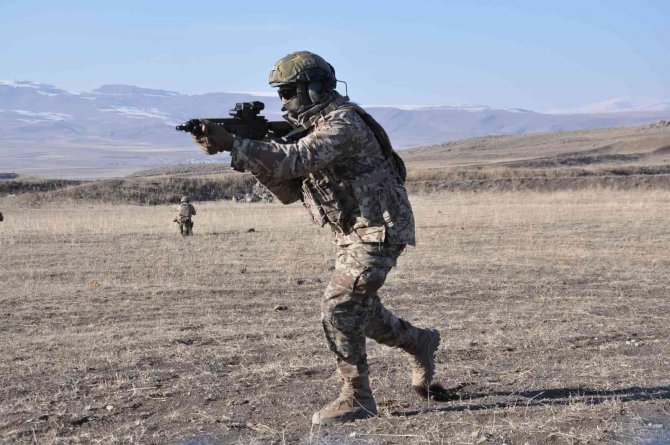 Kars’ta Eksi 18 Derece Soğukta Kış Tatbikatı