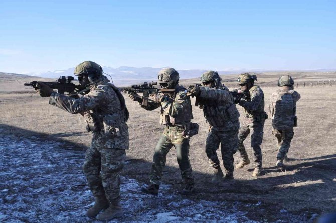 Kars’ta Eksi 18 Derece Soğukta Kış Tatbikatı