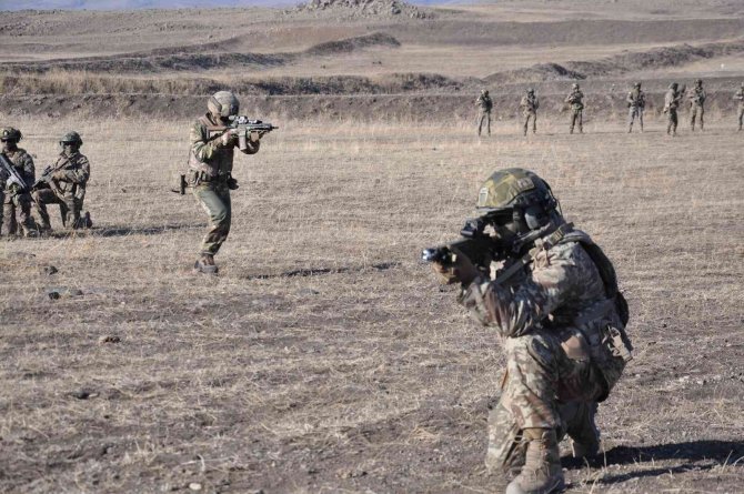 Kars’ta Eksi 18 Derece Soğukta Kış Tatbikatı