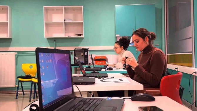 Kütahya’da “Kendin Yap Öğretmenim” Projesi Çerçevesinde Öğretmenlere Eğitim