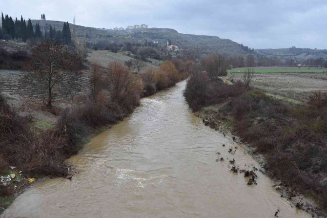 Sağanak Yağış Sonrası Gördes Çayı Taştı