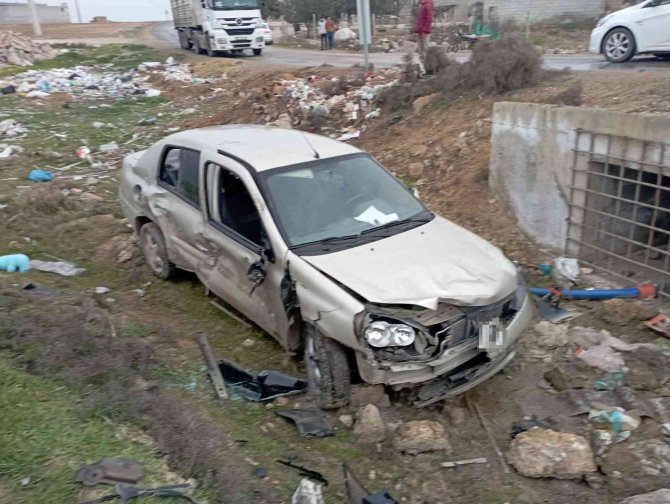 Mardin’de Otomobil Yol Kenarına Uçtu: 2’si Ağır 5 Yaralı