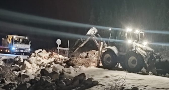 Karda Mahsur Kalan 5 Kişi, 4 Saatlik Çalışmayla Kurtarıldı