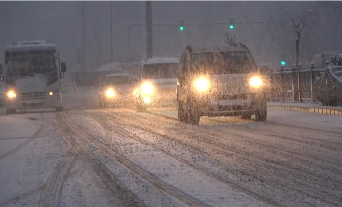 Muş’ta Kar Yağışı Sevinçle Karşılandı