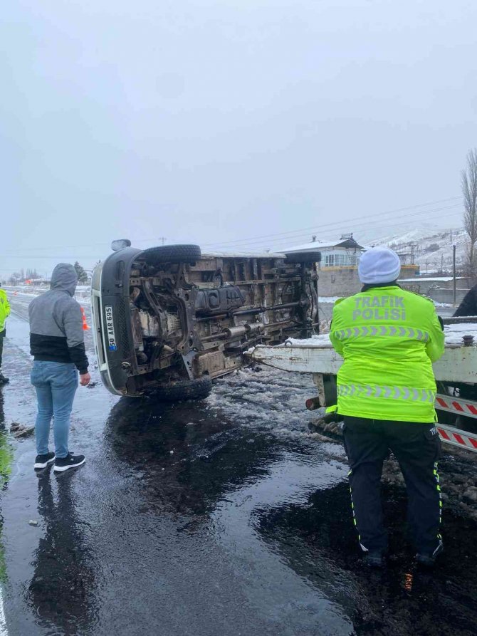 Tarım İşçilerini Taşıyan Minibüs Devrildi: 1 Ölü, 13 Yaralı