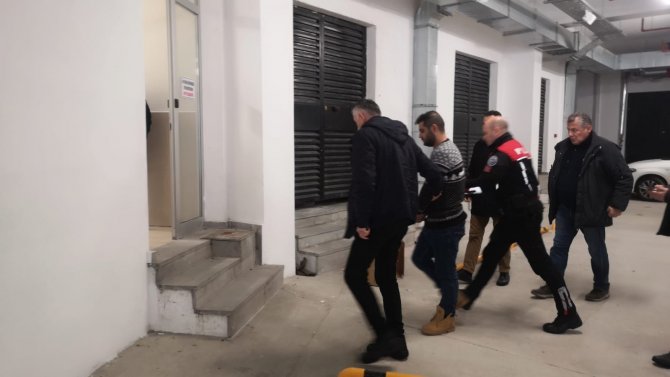 Alacak Meselesi Yüzünden Ailesinden 4 Kişiyi Öldüren Polis Memuru Tutuklandı