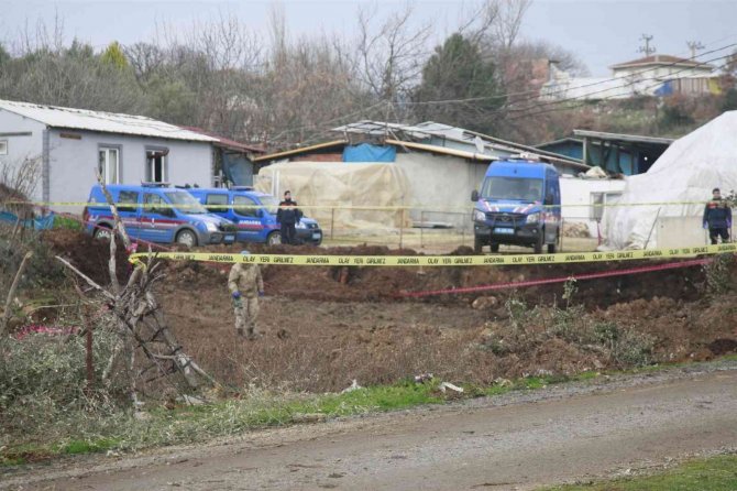 Jandarma Dedektörle Cinayetin İşlendiği Suç Aletini Arıyor