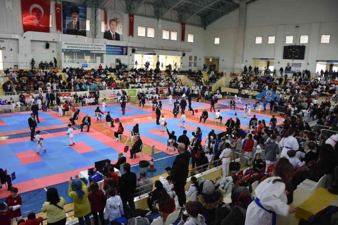 15 İlden 877 Sporcu Bu Turnuvada Ter Döküyor