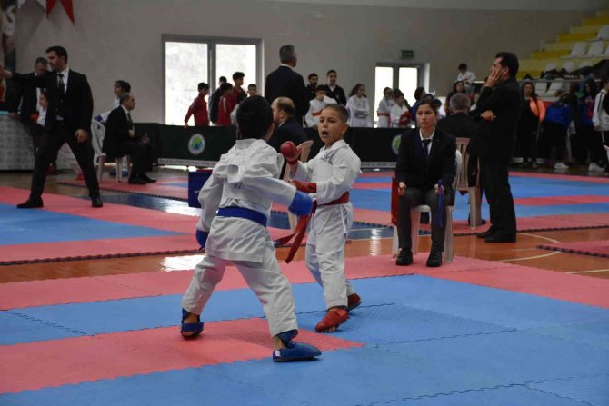 15 İlden 877 Sporcu Bu Turnuvada Ter Döküyor