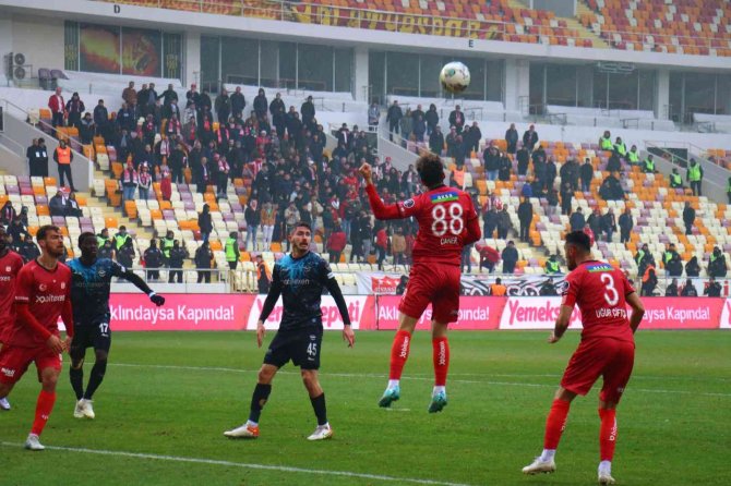 Spor Toto Süper Lig: Dg Sivasspor: 0 - Adana Demirspor: 1 (İ̇lk Yarı)