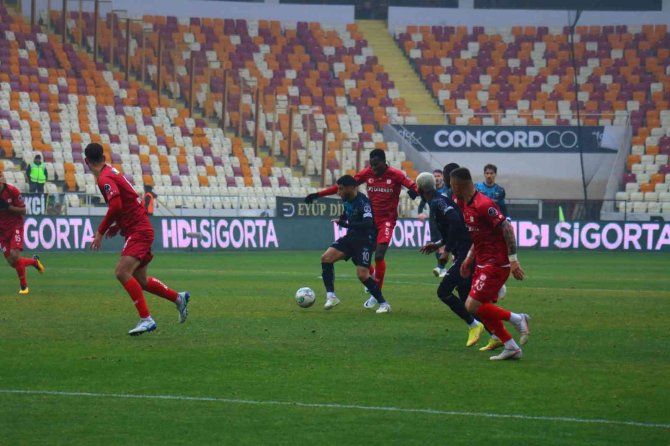 Spor Toto Süper Lig: Dg Sivasspor: 0 - Adana Demirspor: 1 (İ̇lk Yarı)
