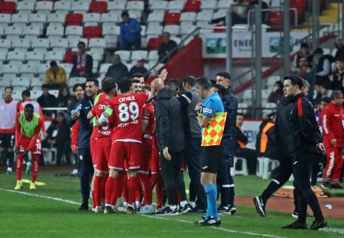 Spor Toto Süper Lig: Fta Antalyaspor: 3 - Ümraniyespor: 2 (Maç Sonucu)
