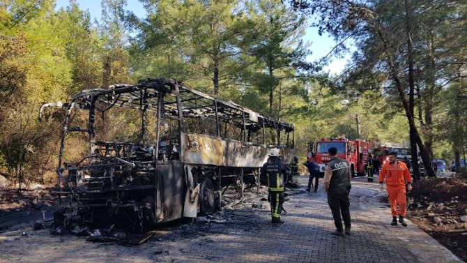 Günel Koreli Turistleri Taşıyan Tur Otobüsü Alev Alev Yandı